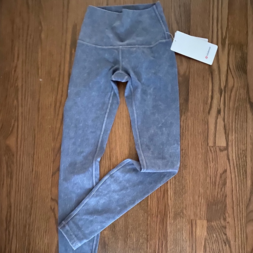 Lululemon Wunder Under Tight  28” leggings